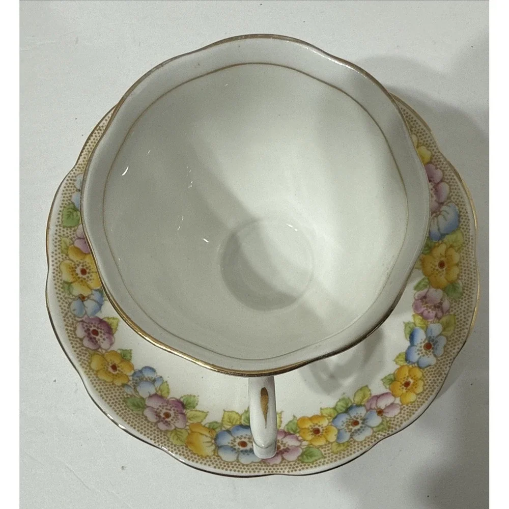 Royal Albert Very Pretty Floral 2662 Crown Bone China‎ England 2pc Cup & Saucer